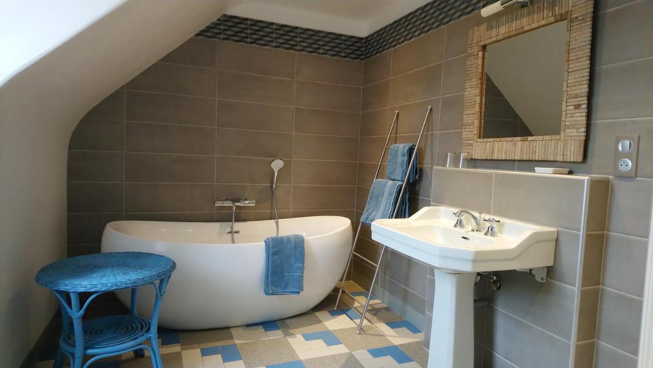 Bed and Breakfast Manoir De Conjon Crouay Esterno foto